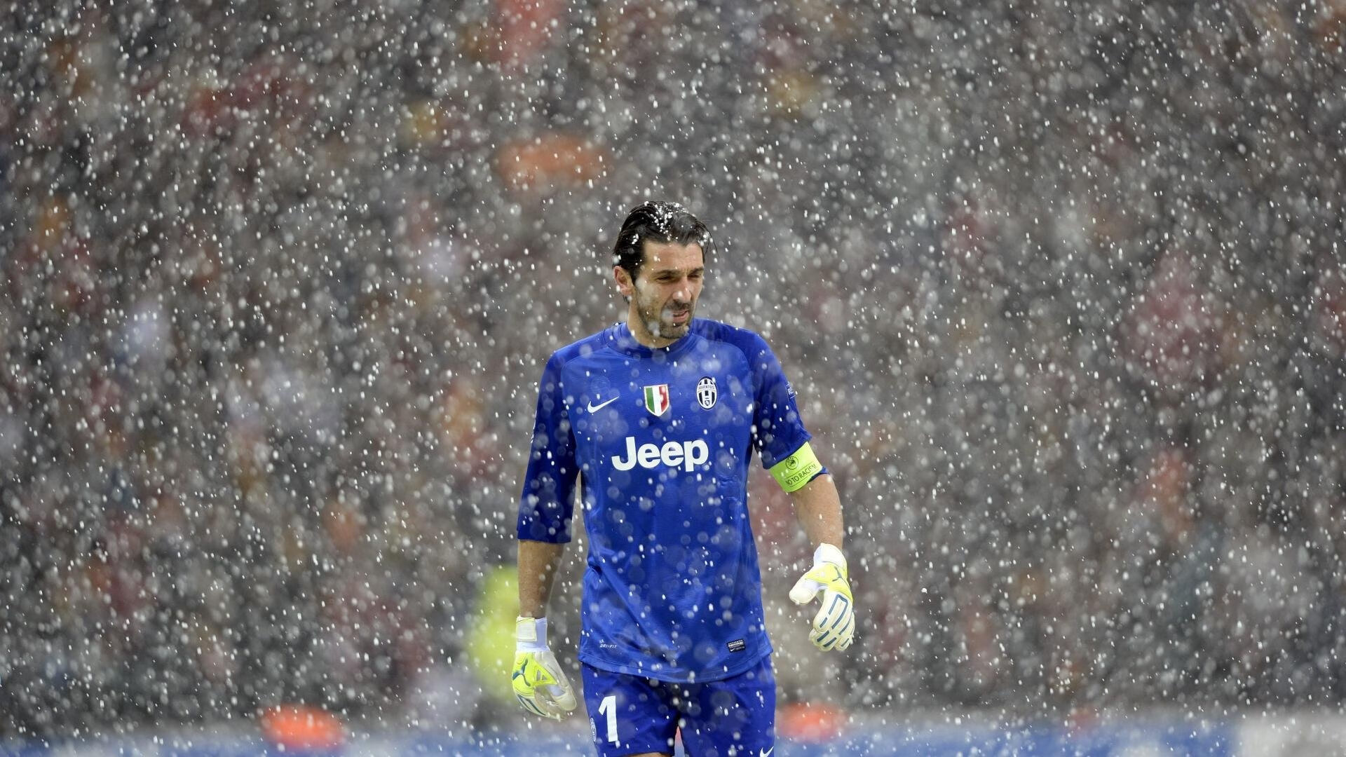 “拜仁启用青训力量,德甲豪门重塑锋线”